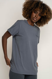 T-SHIRT OVERSIZE Z DELIKATNYM EFEKTEM SPRANIA SZARY - MORAINE