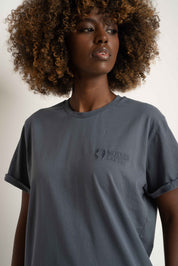 T-SHIRT OVERSIZE Z DELIKATNYM EFEKTEM SPRANIA SZARY - MORAINE