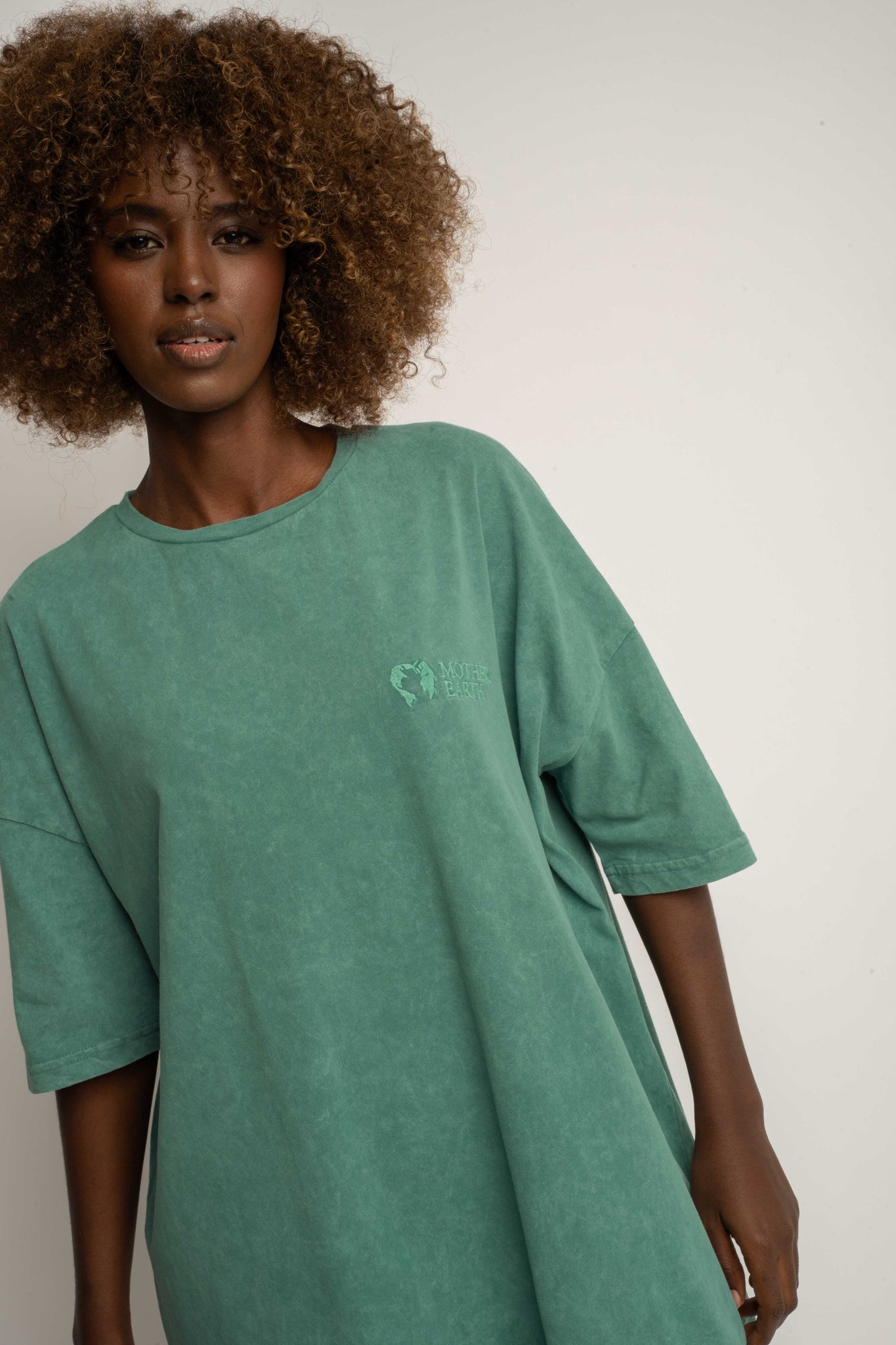 T-SHIRT OVERSIZE Z EFEKTEM WASHED ZIELONY - COMO