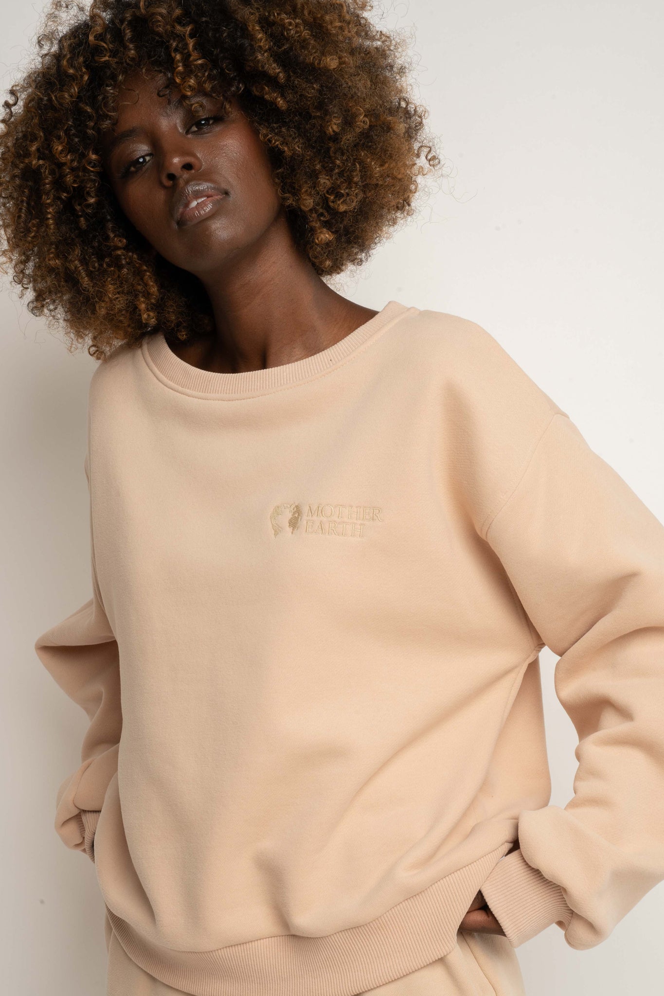 BLUZA TYPU CREWNECK BEŻOWA - COMINO