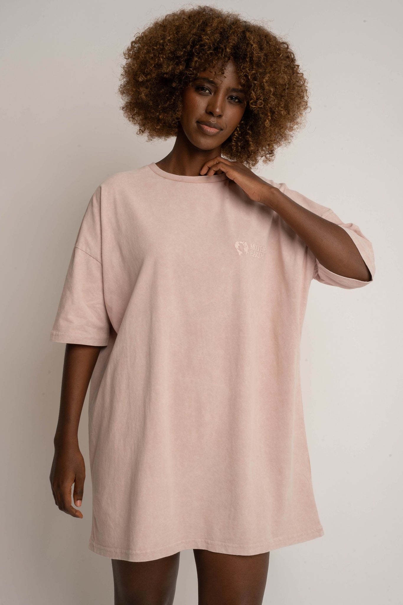 T-SHIRT OVERSIZE Z EFEKTEM WASHED RÓŻOWY  - COMO