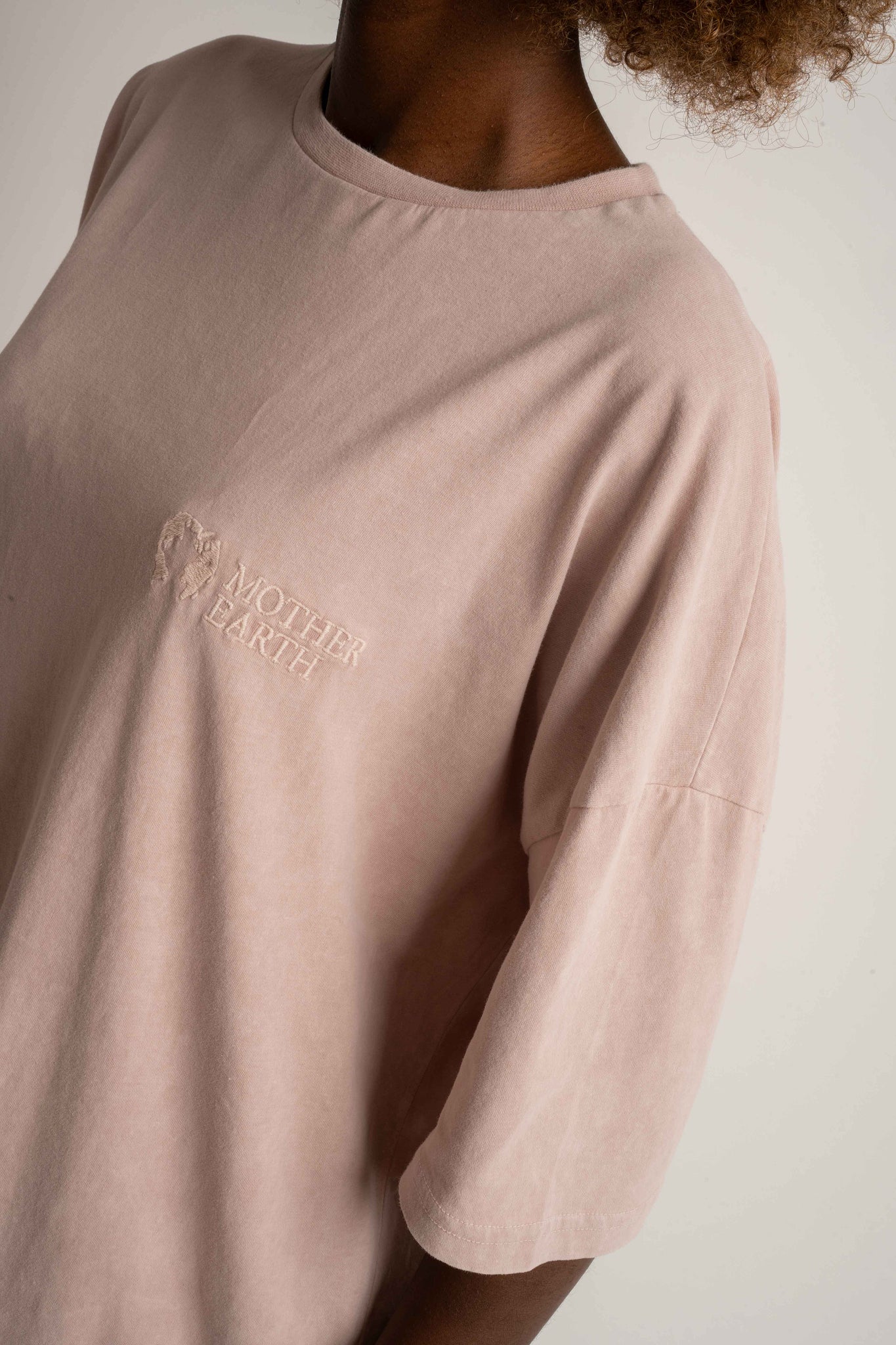 T-SHIRT OVERSIZE Z EFEKTEM WASHED RÓŻOWY  - COMO