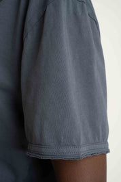 T-SHIRT OVERSIZE Z DELIKATNYM EFEKTEM SPRANIA SZARY - NUSA