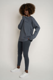 LONGSLEEVE OVERSIZE Z DELIKATNYM EFEKTEM SPRANIA SZARY - OBILATU