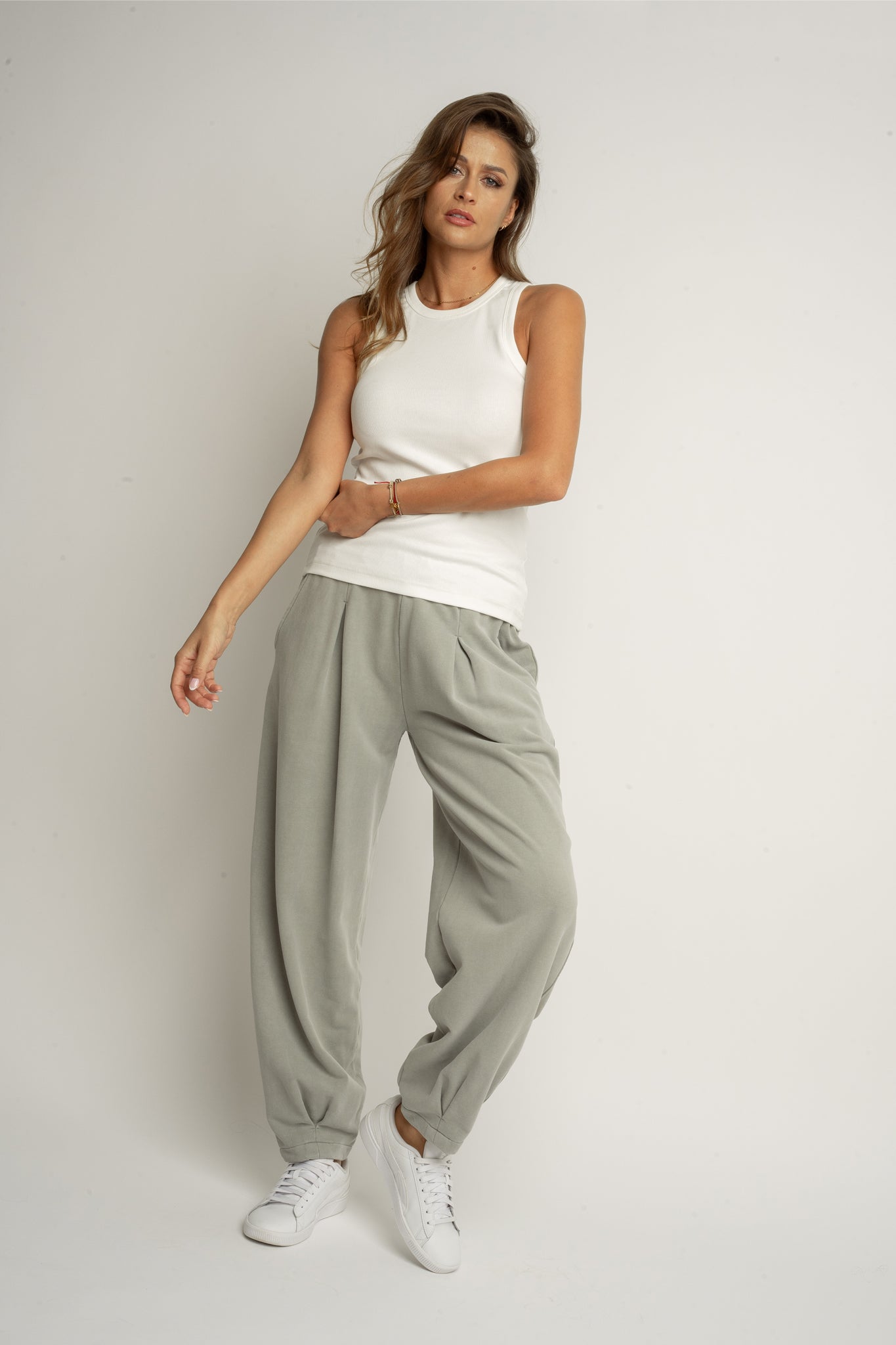 SPODNIE DRESOWE O KROJU BALLOON FIT Z EFEKTEM WASHED OLIWKOWE - RIBE TALL