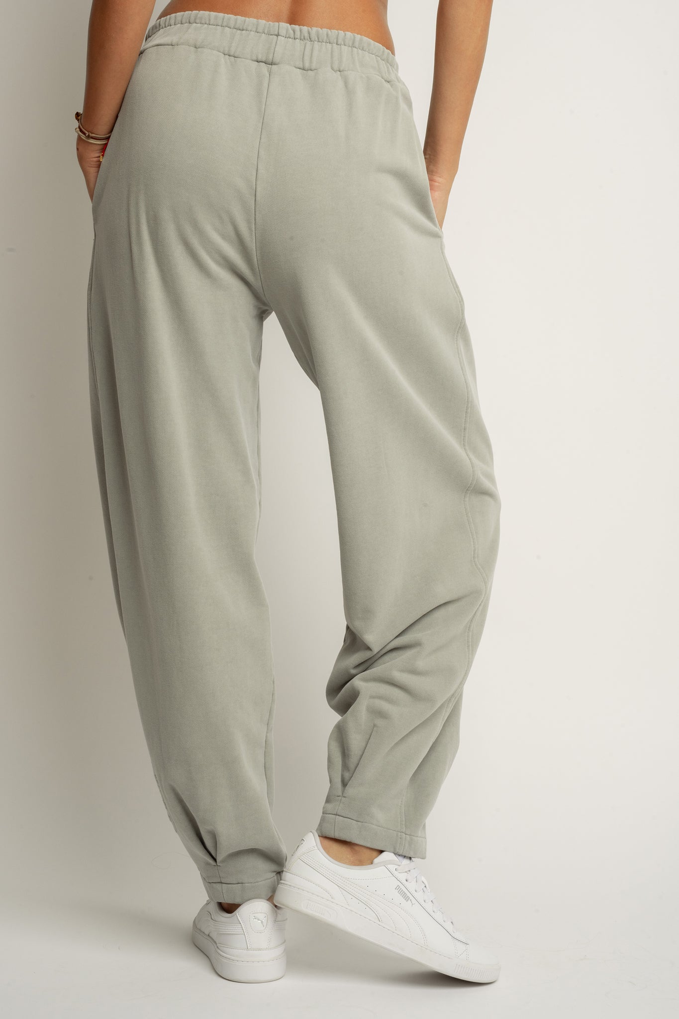 SPODNIE DRESOWE O KROJU BALLOON FIT Z EFEKTEM WASHED OLIWKOWE - RIBE TALL