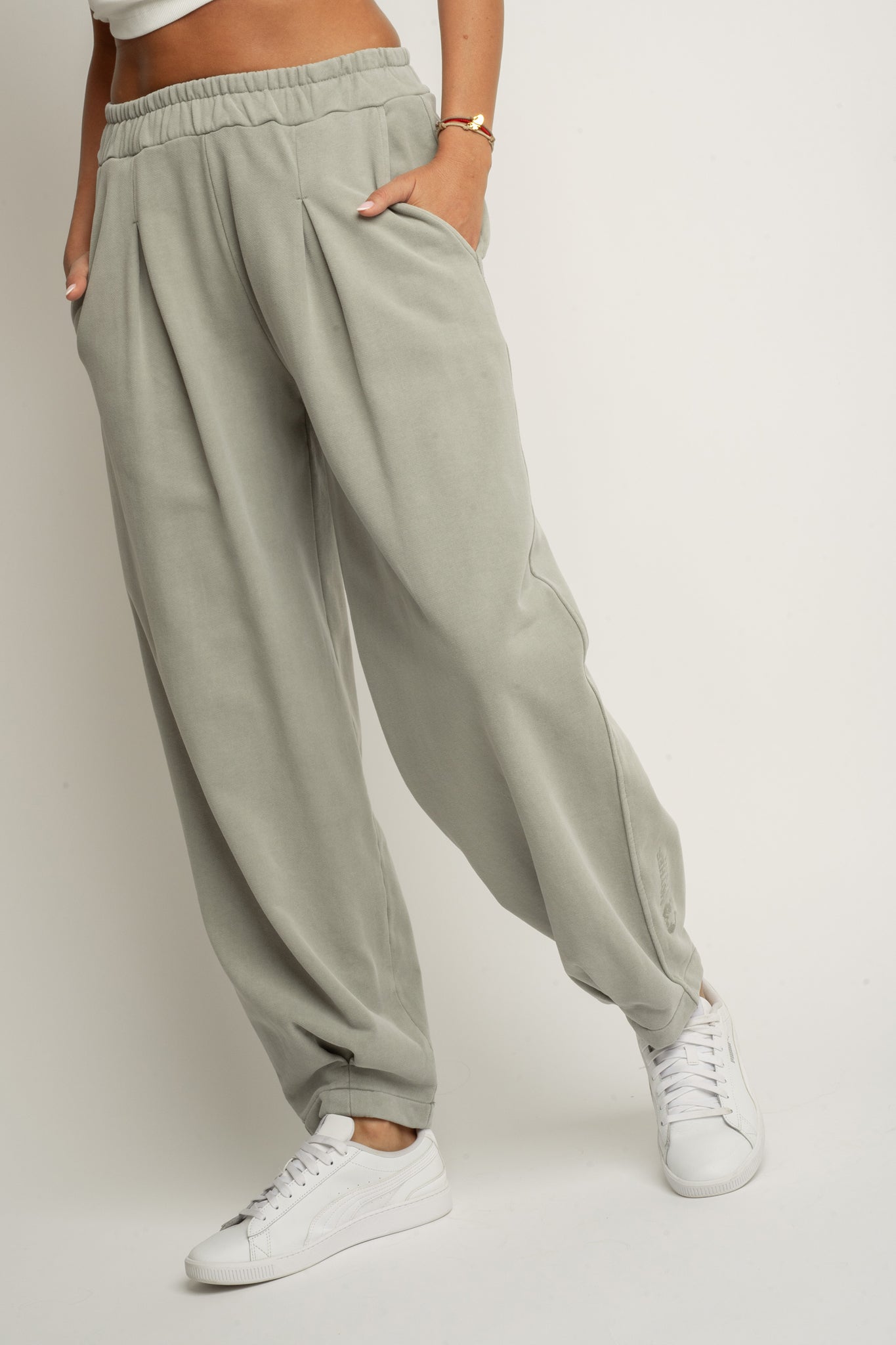 SPODNIE DRESOWE O KROJU BALLOON FIT Z EFEKTEM WASHED OLIWKOWE - RIBE TALL