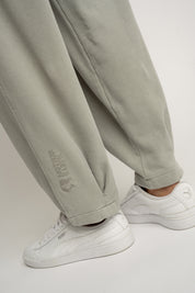 SPODNIE DRESOWE O KROJU BALLOON FIT Z EFEKTEM WASHED OLIWKOWE - RIBE TALL