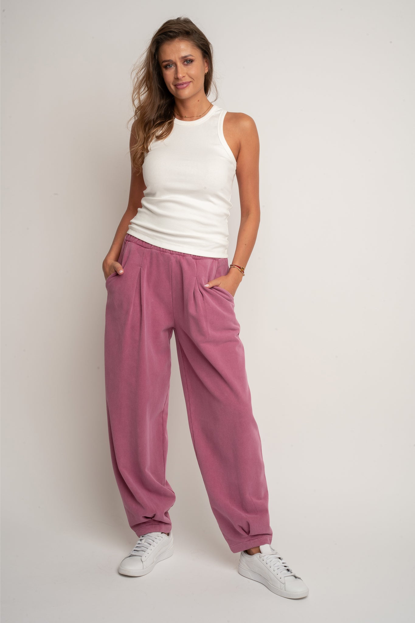SPODNIE DRESOWE O KROJU BALLOON FIT Z EFEKTEM WASHED RÓŻOWE - RIBE TALL