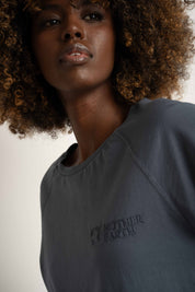 LONGSLEEVE OVERSIZE Z DELIKATNYM EFEKTEM SPRANIA SZARY - OBILATU