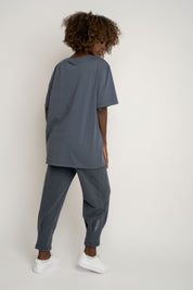 T-SHIRT OVERSIZE Z DELIKATNYM EFEKTEM SPRANIA SZARY - OYSTER