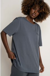 T-SHIRT OVERSIZE Z DELIKATNYM EFEKTEM SPRANIA SZARY - OYSTER