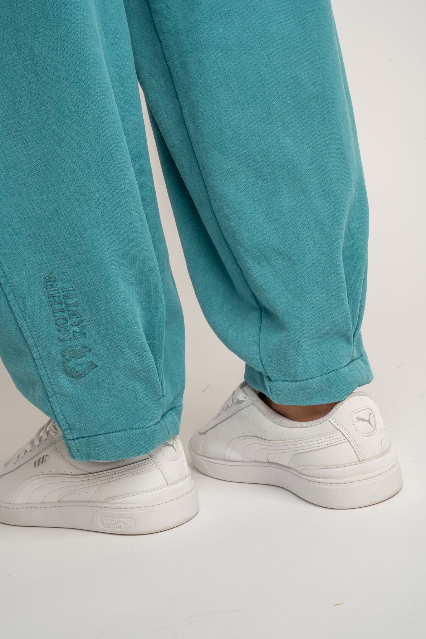 SPODNIE DRESOWE O KROJU BALLOON FIT Z EFEKTEM WASHED TURKUSOWE - RIBE TALL