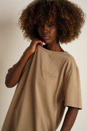 T-SHIRT OVERSIZE Z DELIKATNYM EFEKTEM SPRANIA BEŻOWY - OYSTER