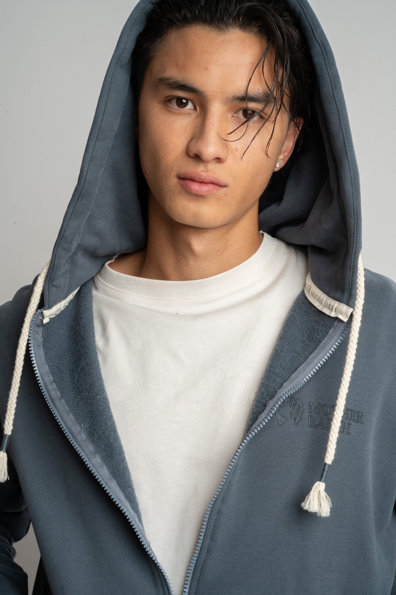 MĘSKA BLUZA Z KAPTUREM 2nd DROP GRAFITOWA- NASSAU