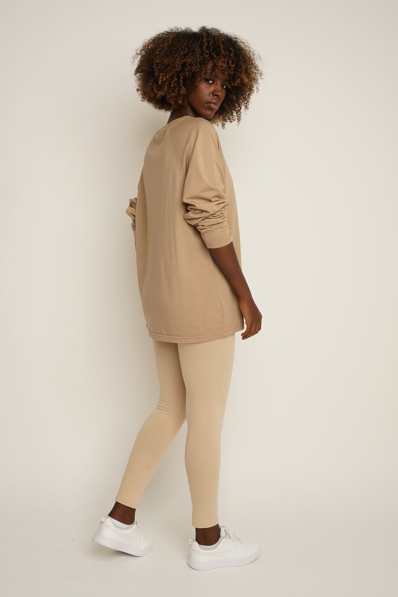 OVERSIZED LONGSLEEVE WITH A DELICATE WASHED EFFECT BEIGE - OBILATU