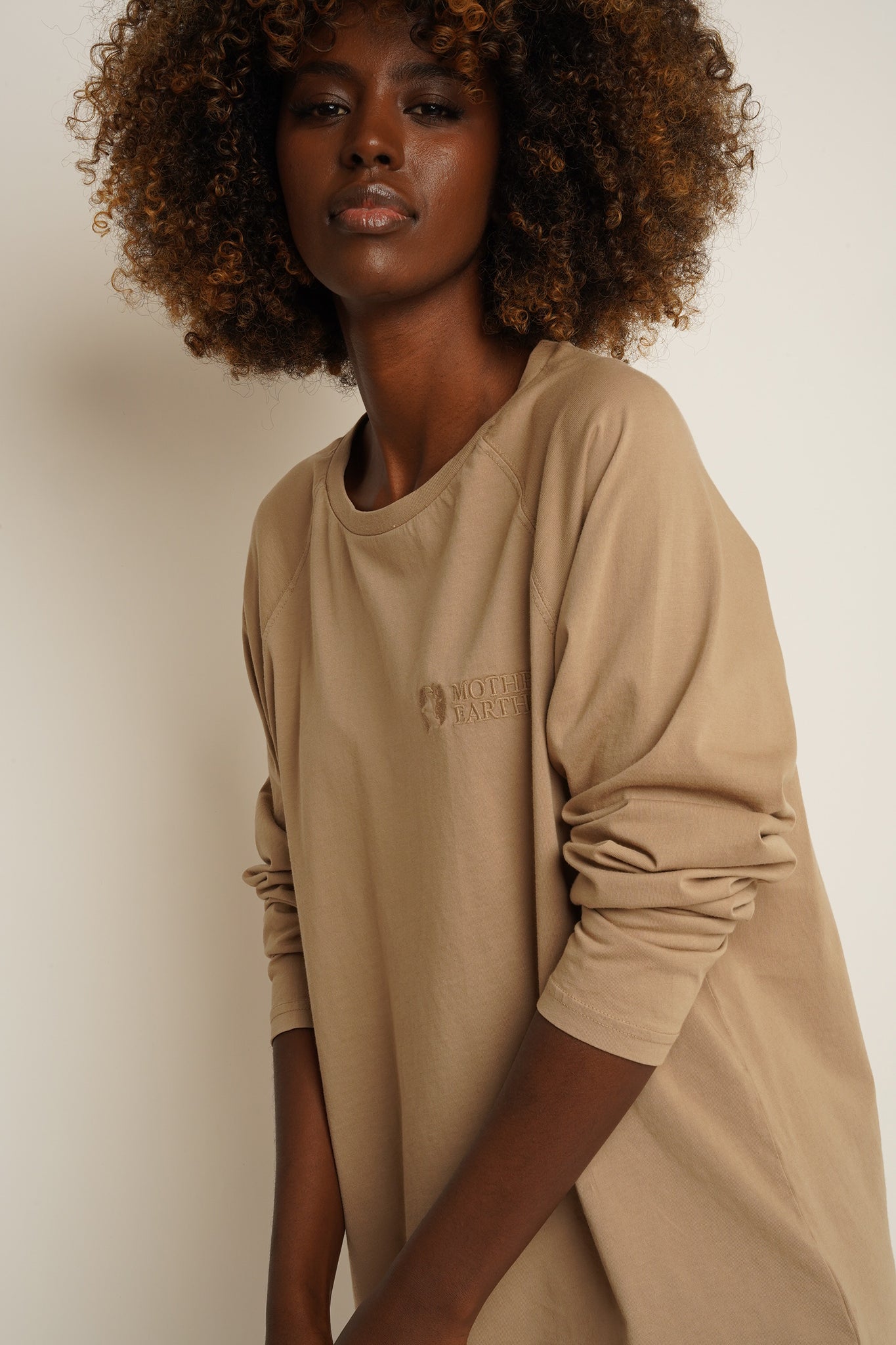 OVERSIZED LONGSLEEVE WITH A DELICATE WASHED EFFECT BEIGE - OBILATU