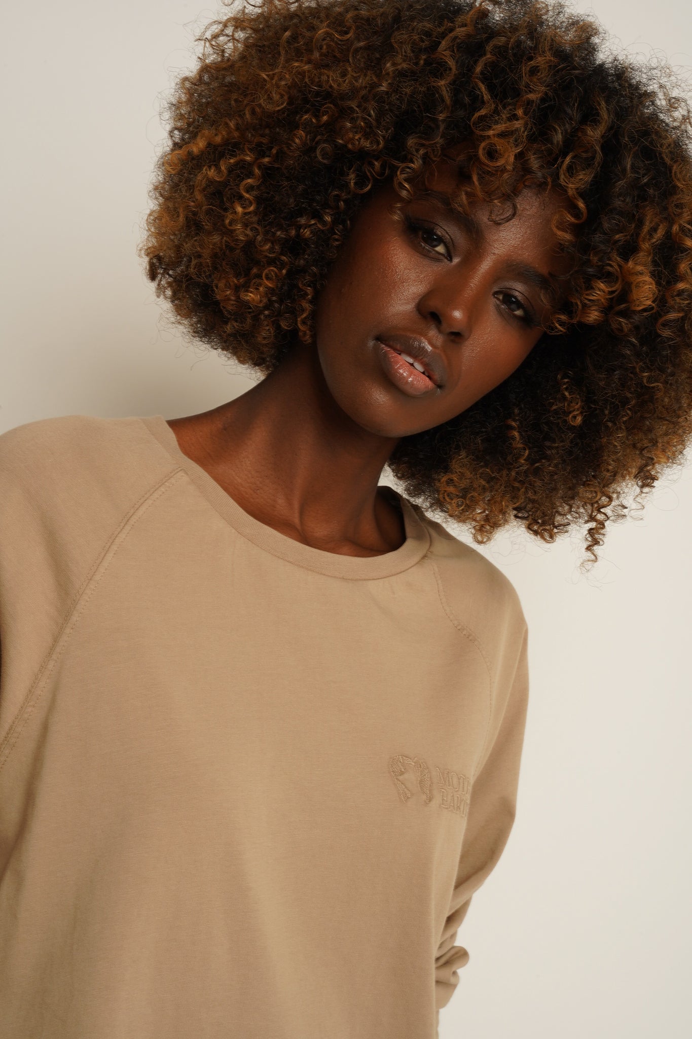 OVERSIZED LONGSLEEVE WITH A DELICATE WASHED EFFECT BEIGE - OBILATU