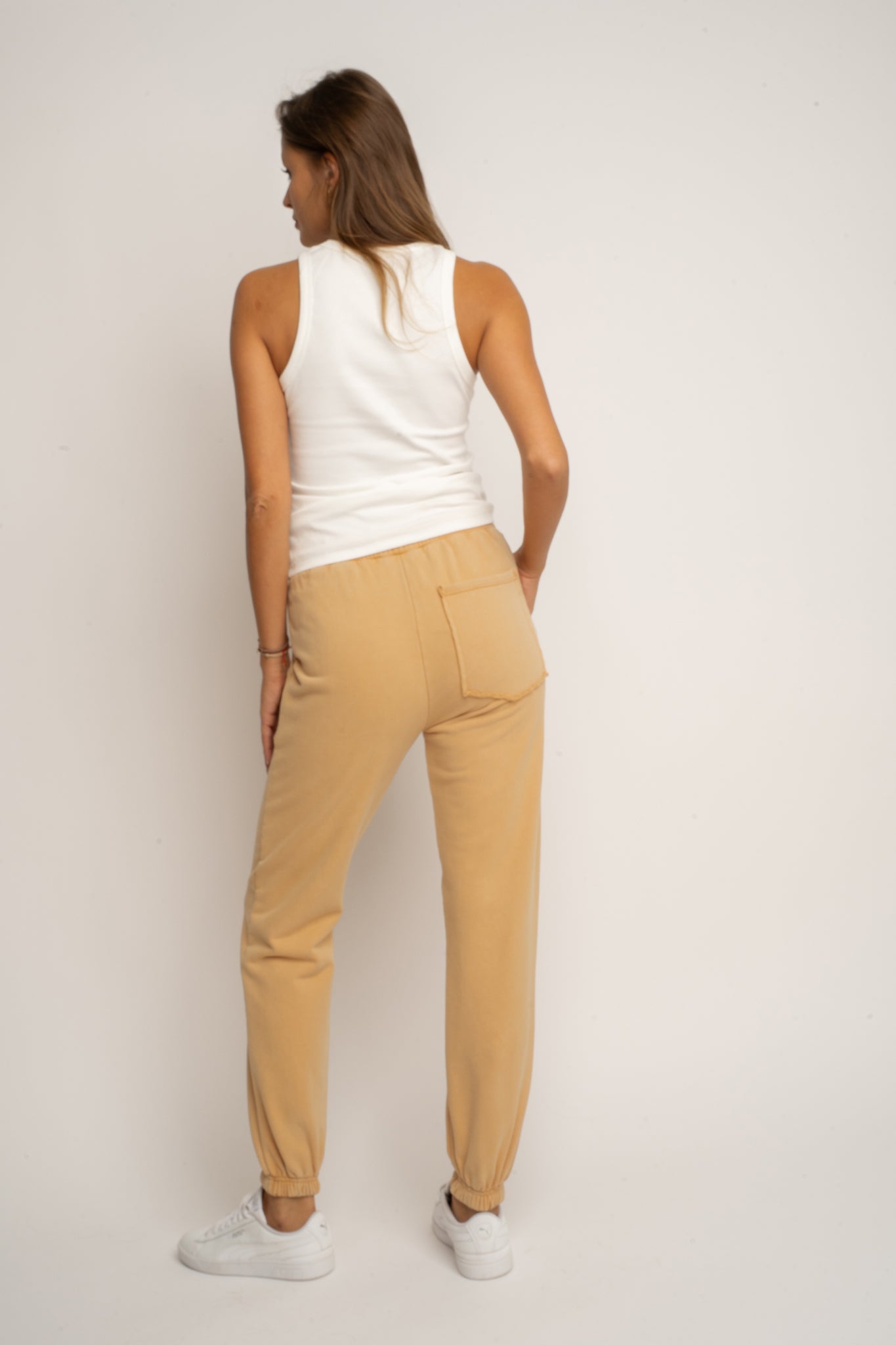 SPODNIE DRESOWE REGULAR FIT Z EFEKTEM WASHED MUSZTARDOWE - LAHTI