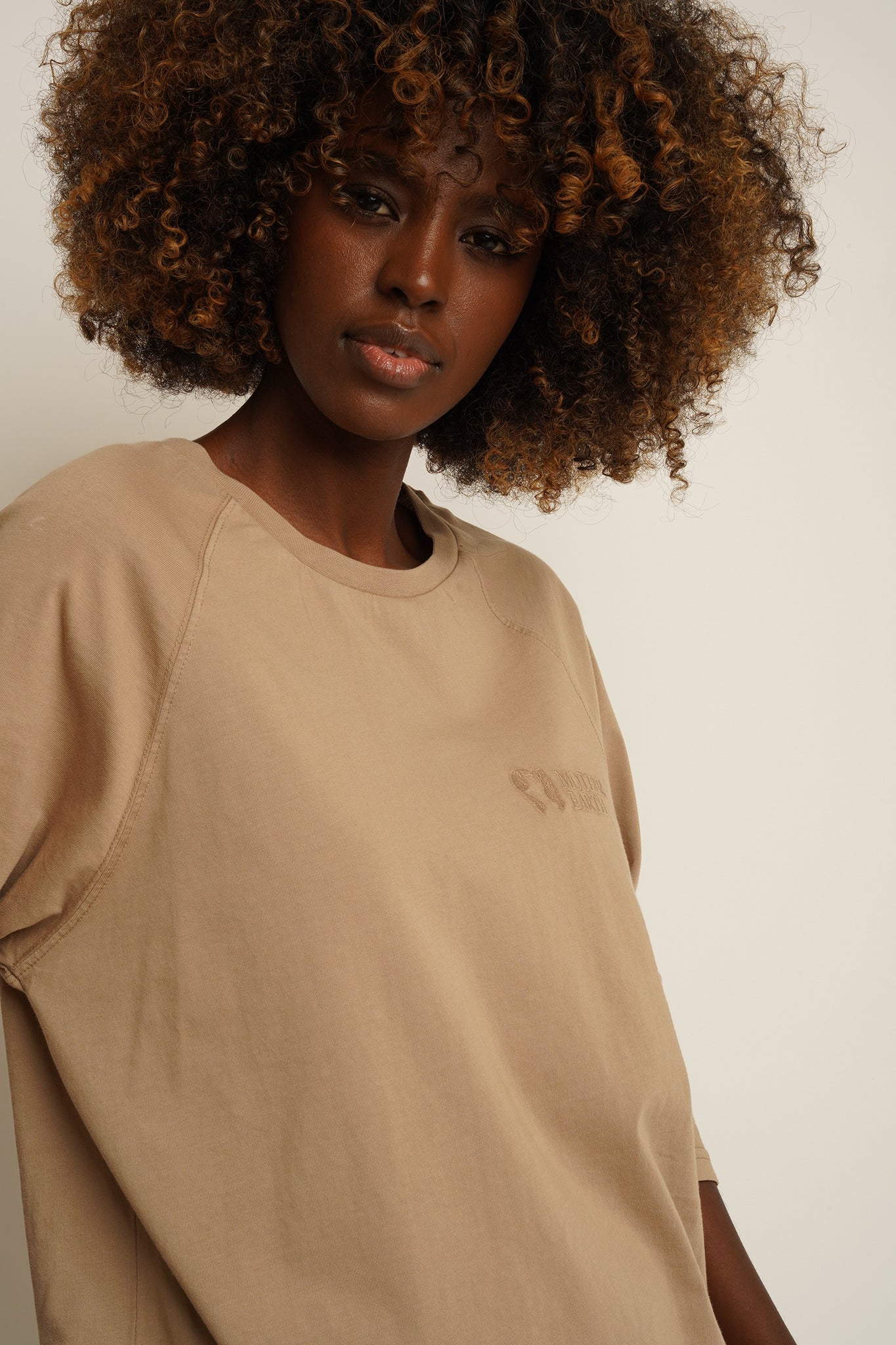 OVERSIZED LONGSLEEVE WITH A DELICATE WASHED EFFECT BEIGE - OBILATU