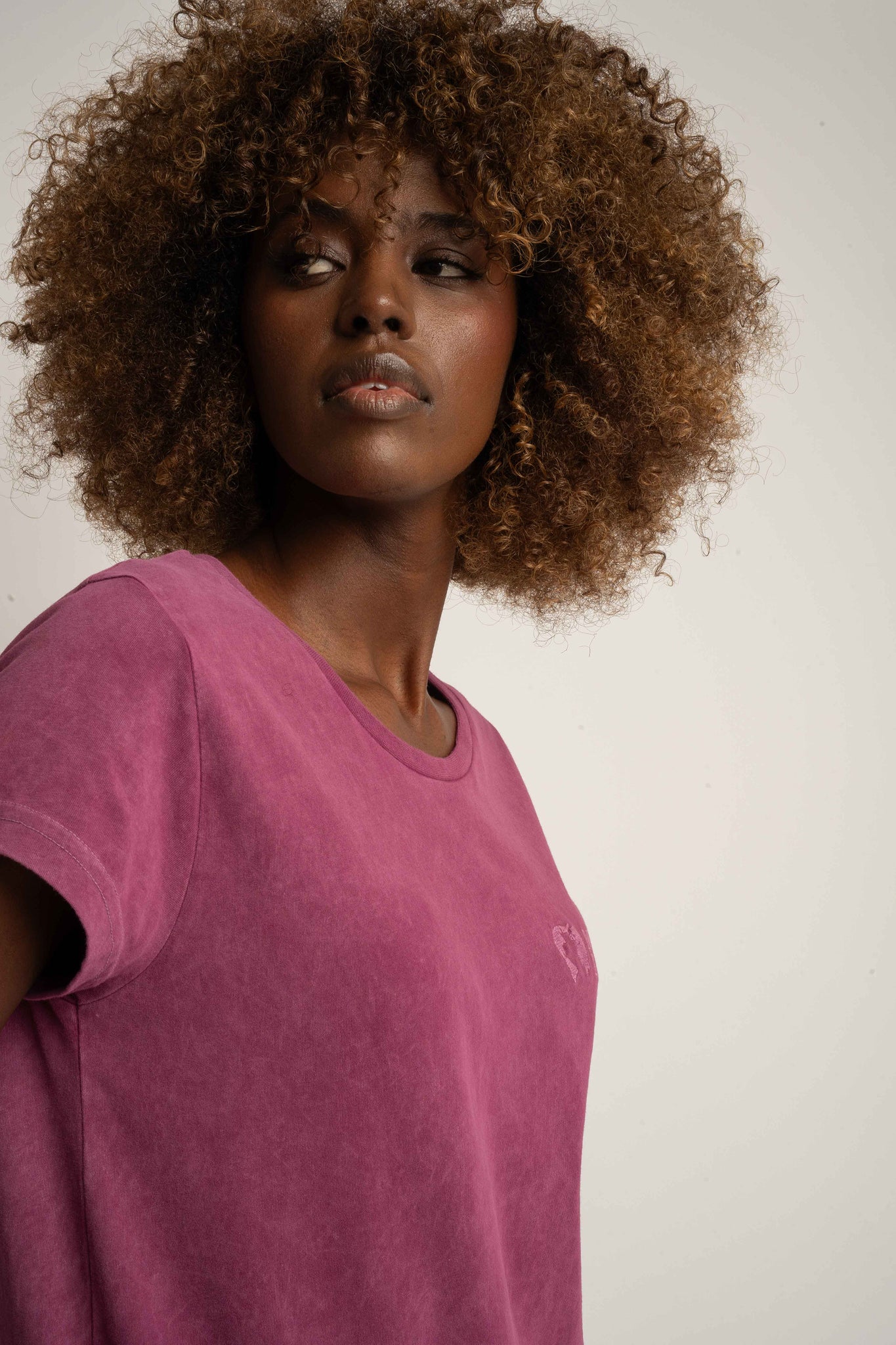 T-SHIRT Z EFEKTEM WASHED BURGUNDOWY - YUKON