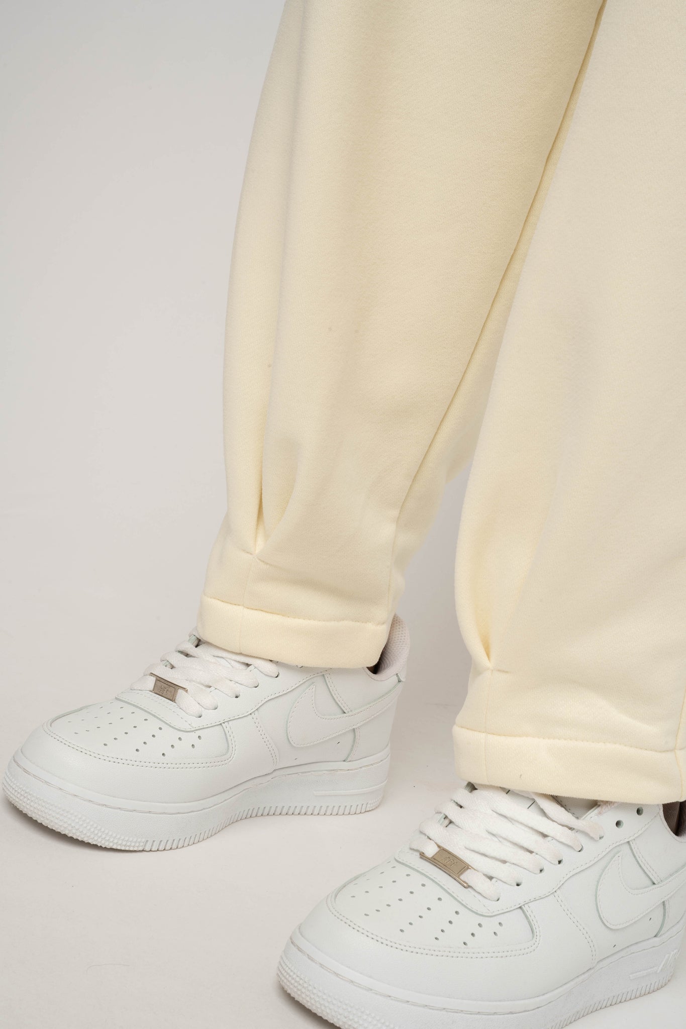 CREAM SWEATPANTS - TIBET