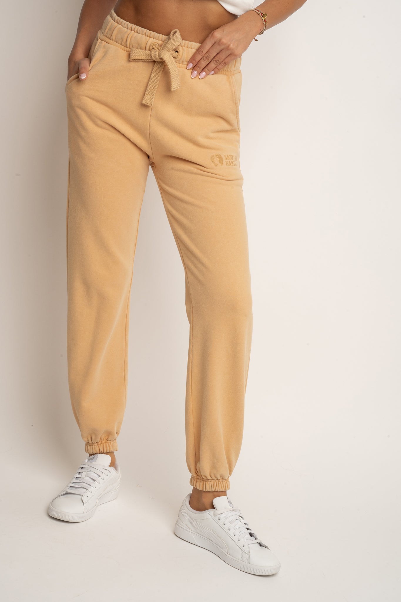 SPODNIE DRESOWE REGULAR FIT Z EFEKTEM WASHED MUSZTARDOWE - LAHTI