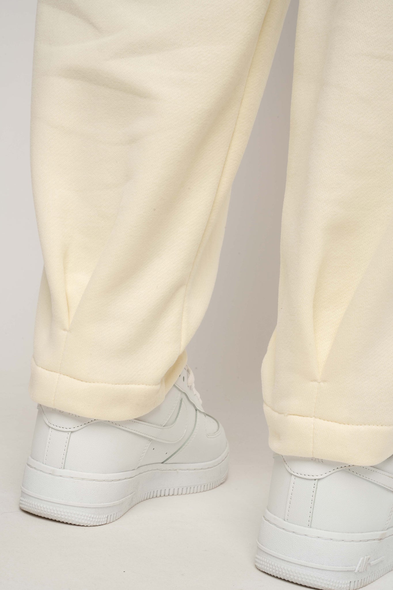 CREAM SWEATPANTS - TIBET