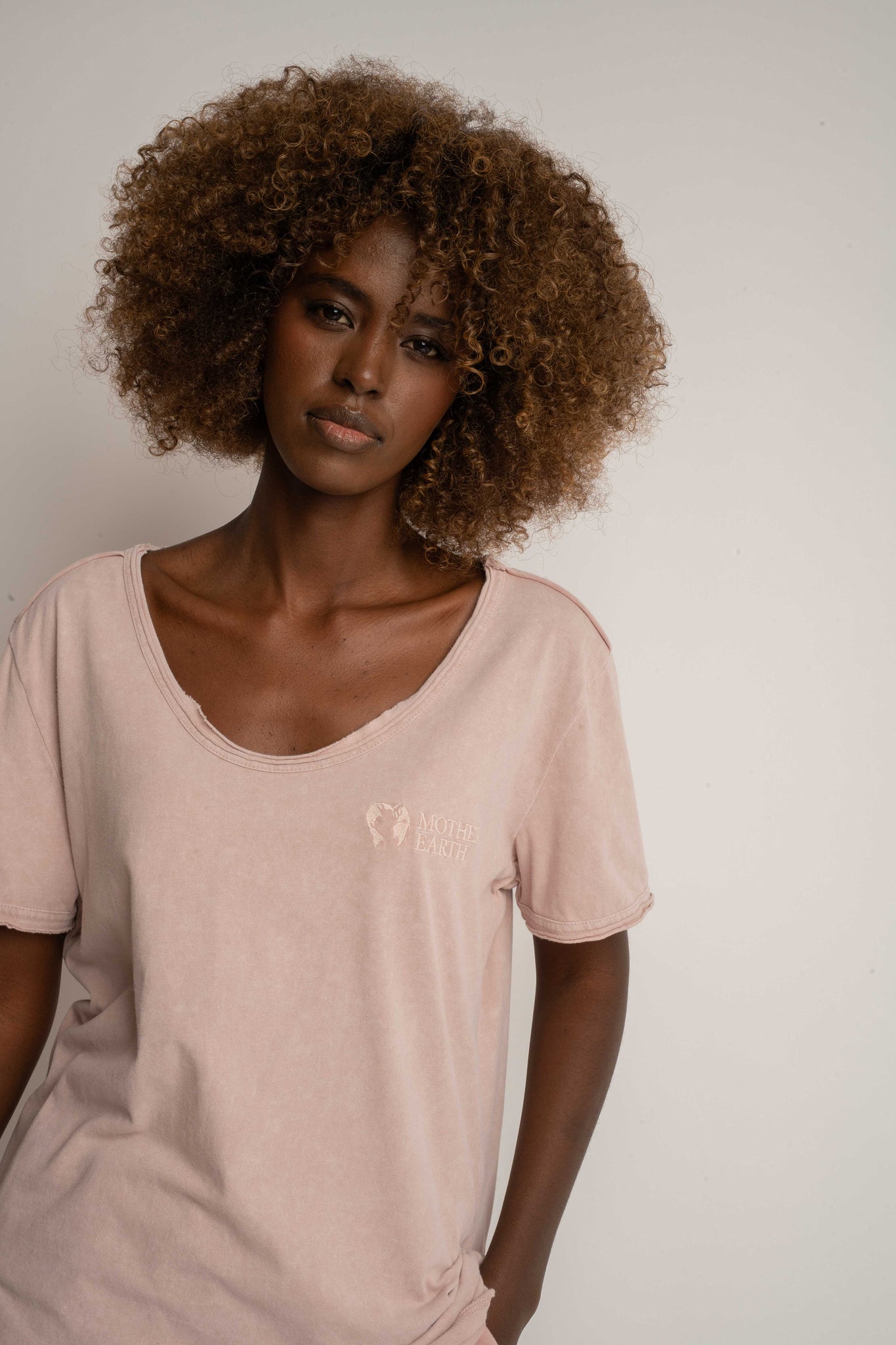 T-SHIRT Z EFEKTEM WASHED RÓŻOWY - SEINE
