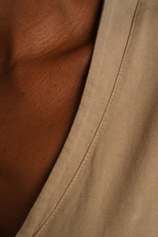 T-SHIRT OVERSIZE Z DELIKATNYM EFEKTEM SPRANIA BEŻOWY  - FLORES