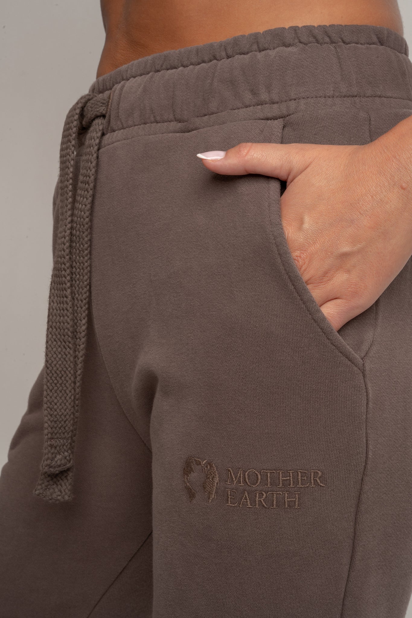 SPODNIE DRESOWE REGULAR FIT Z EFEKTEM WASHED CIEMNOBRĄZOWE - LAHTI