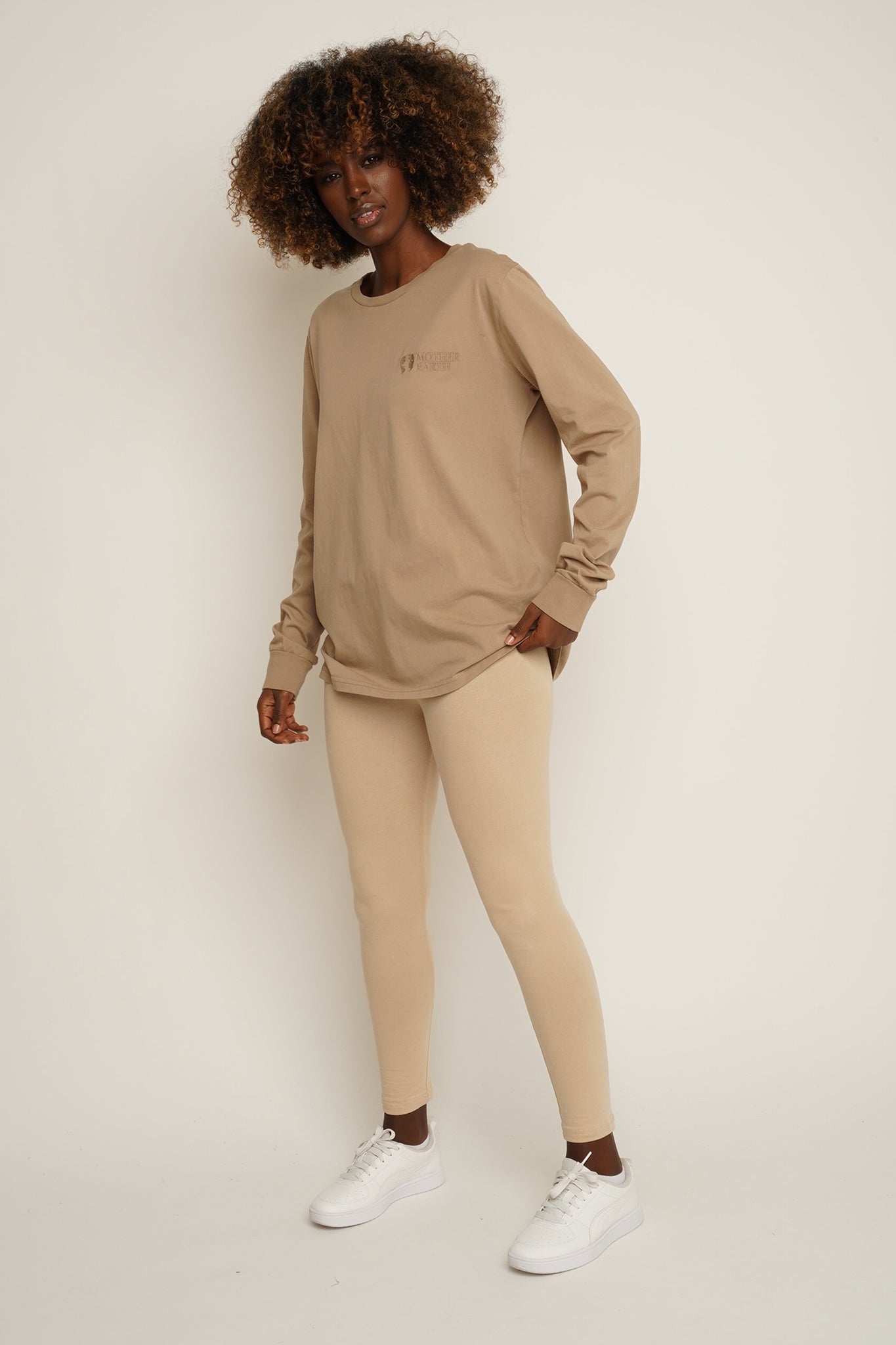 LONGSLEEVE OVERSIZE Z DELIKATNYM EFEKTEM SPRANIA BEŻOWA - GILI