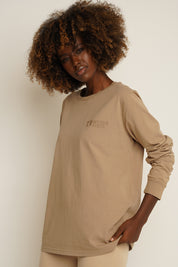 LONGSLEEVE OVERSIZE Z DELIKATNYM EFEKTEM SPRANIA BEŻOWA - GILI