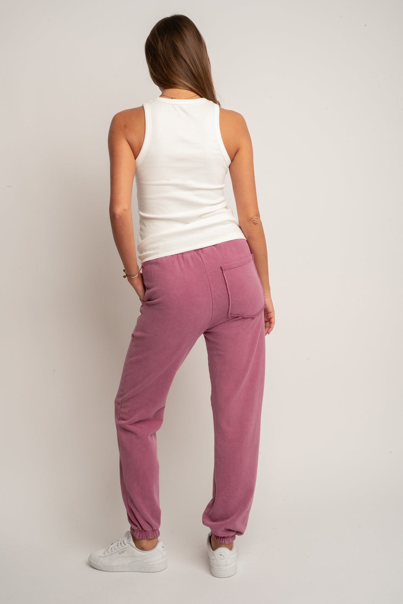 SPODNIE DRESOWE REGULAR FIT Z EFEKTEM WASHED RÓŻOWE - LAHTI