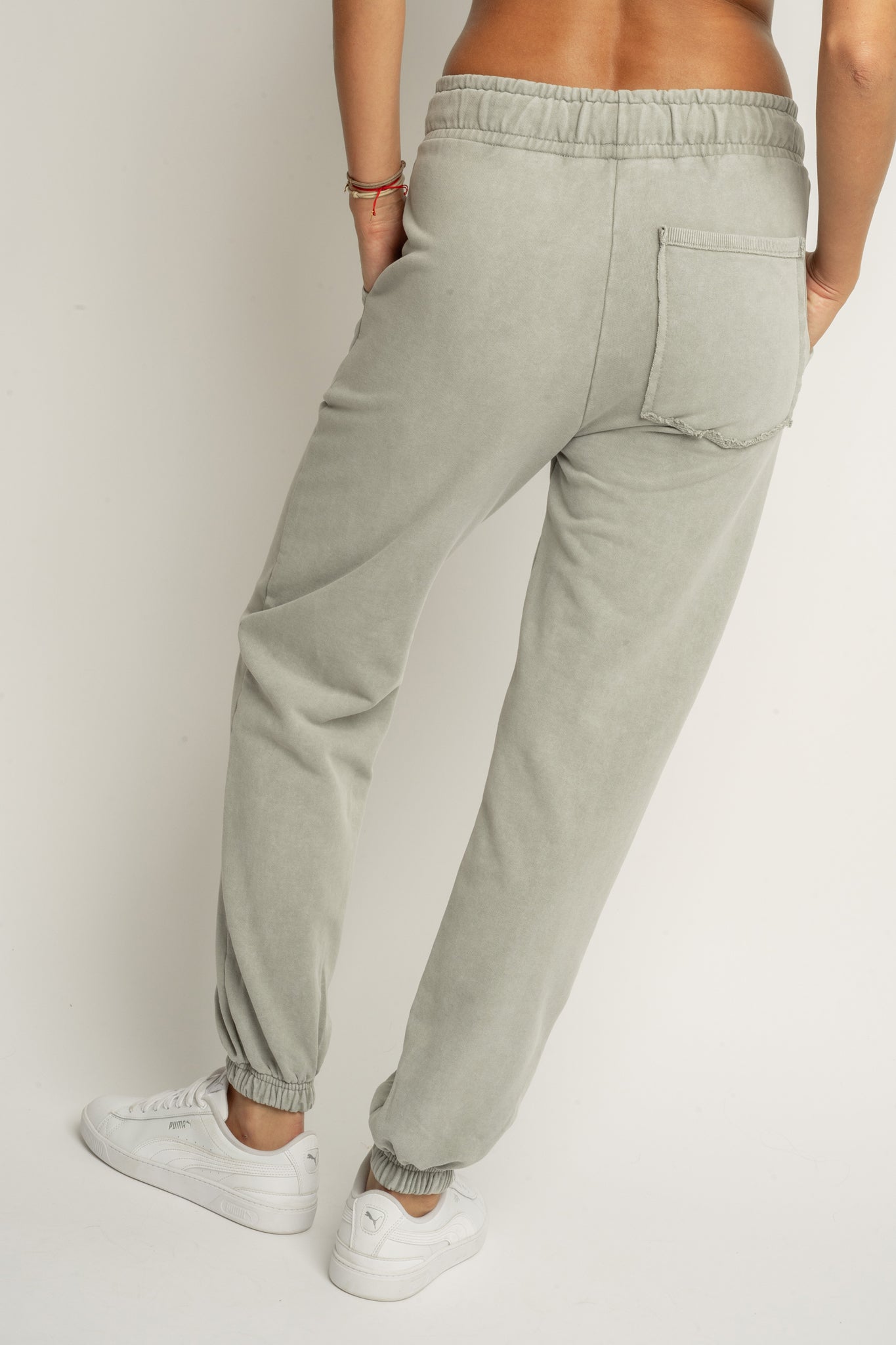 SPODNIE DRESOWE REGULAR FIT Z EFEKTEM WASHED OLIWKOWE - LAHTI