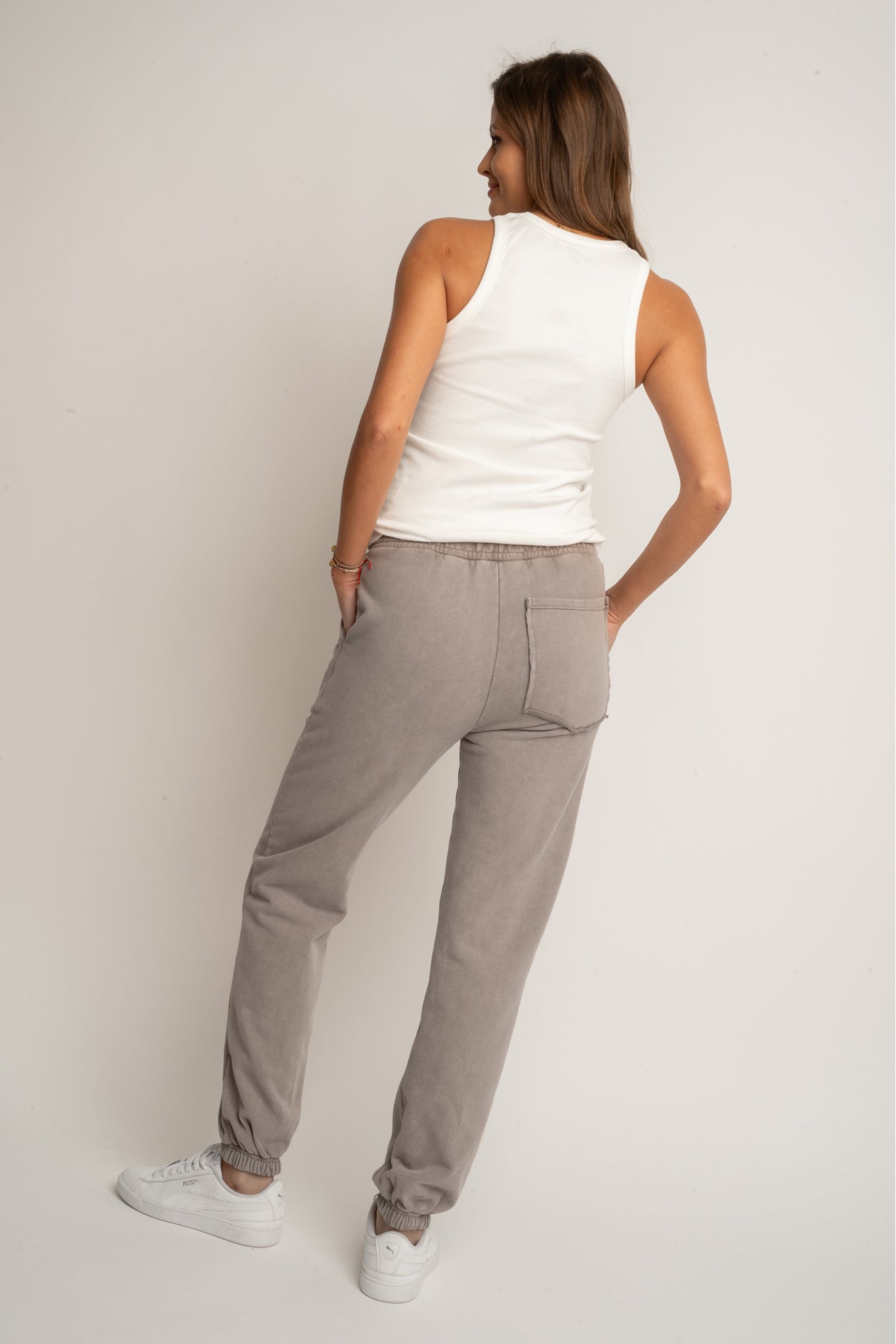 SPODNIE DRESOWE REGULAR FIT Z EFEKTEM WASHED MOCCA - LAHTI