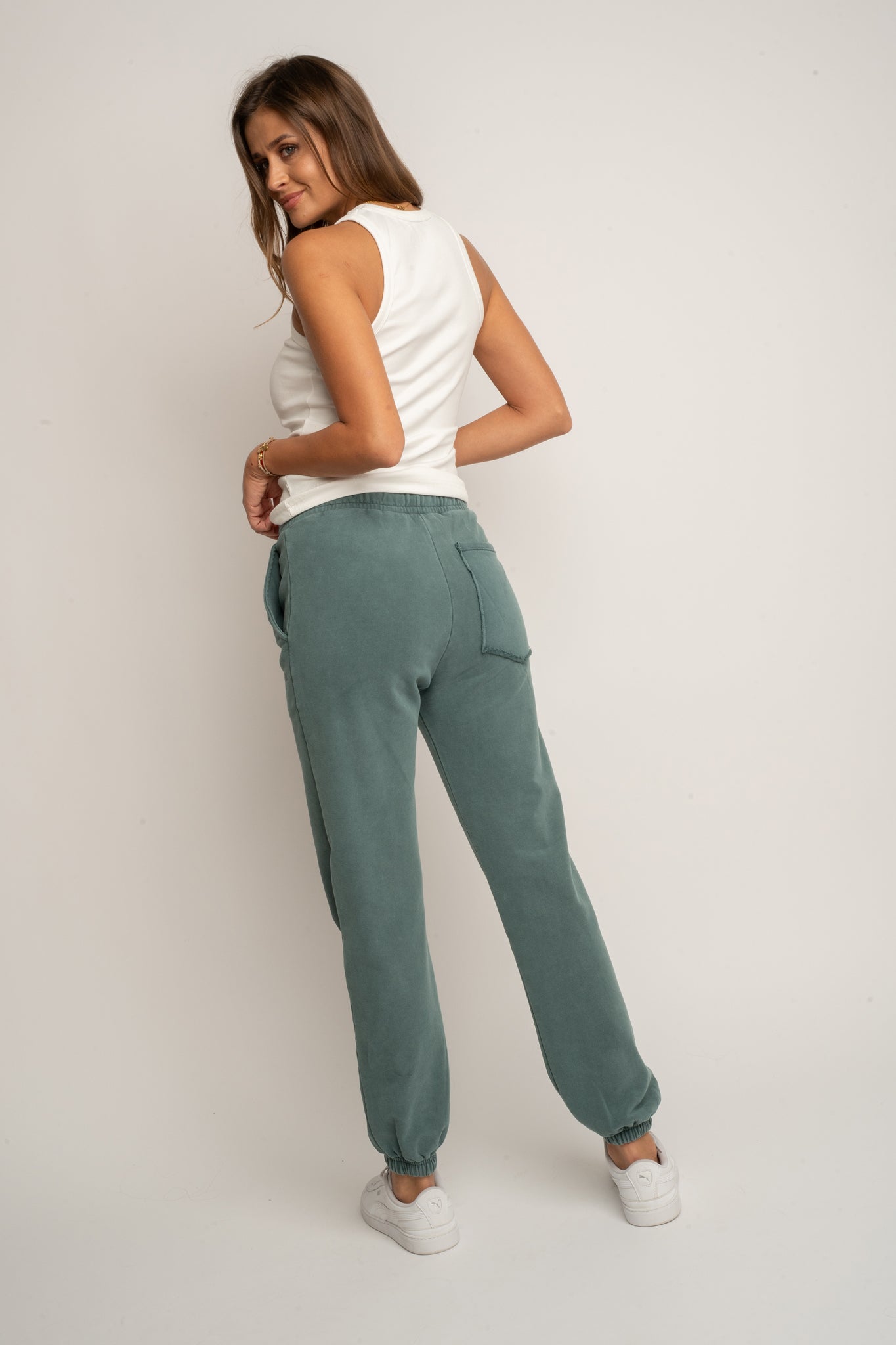 WASHED GREEN SWEATPANTS - LAHTI