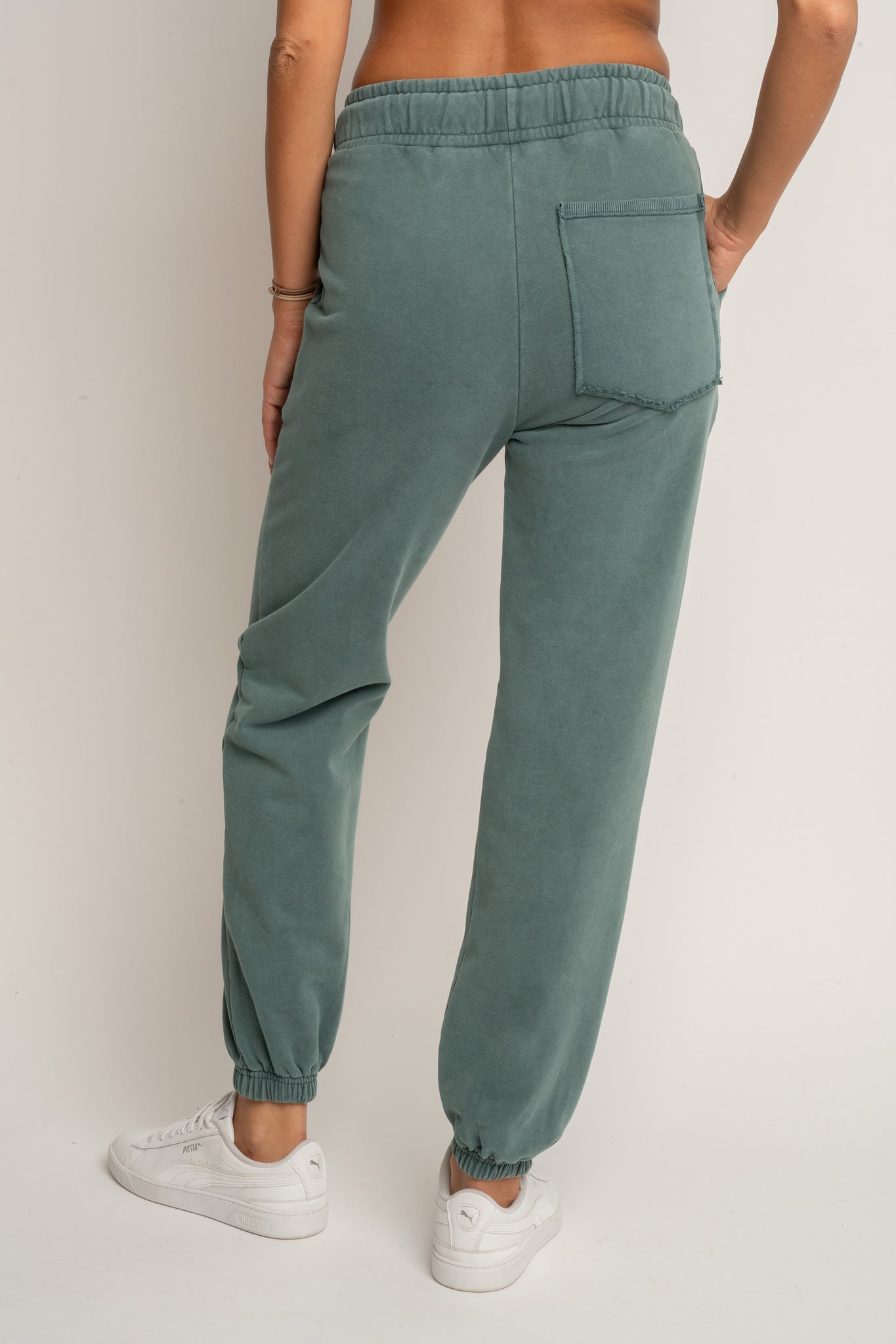 WASHED GREEN SWEATPANTS - LAHTI