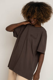 T-SHIRT OVERSIZE Z DELIKATNYM EFEKTEM SPRANIA CIEMNOBRĄZOWY - OYSTER