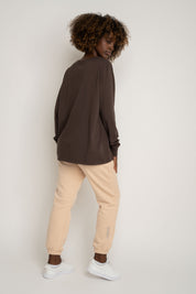 OVERSIZED LONGSLEEVE WITH A DELICATE WASH EFFECT, DARK BROWN - GILI