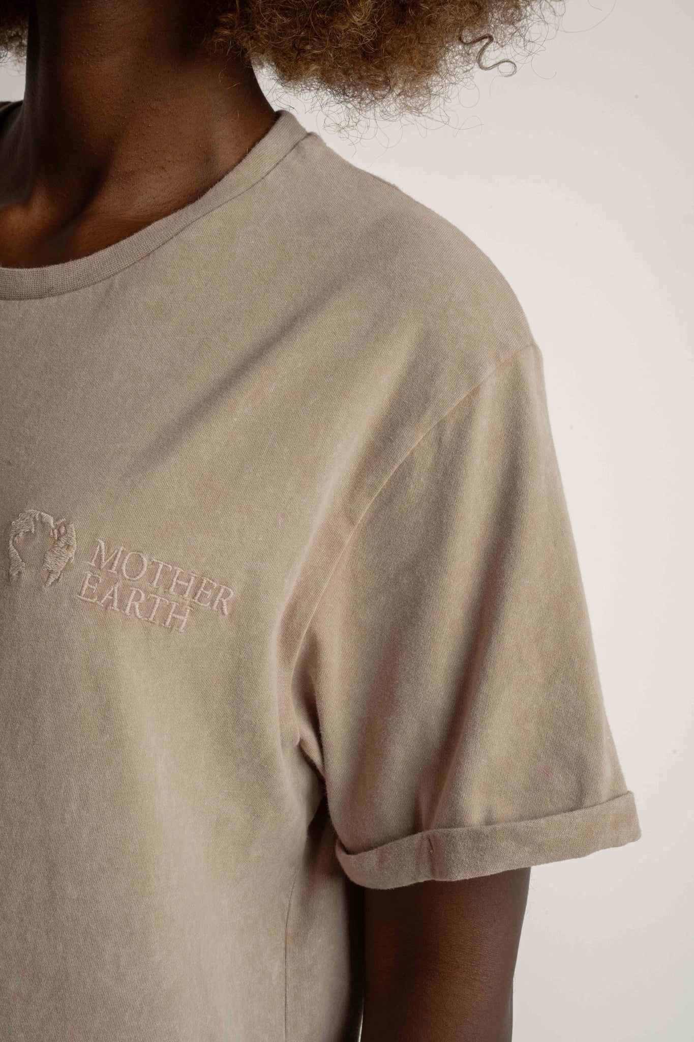 T-SHIRT Z EFEKTEM WASHED BEŻOWY - MOJAVE