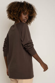 LONGSLEEVE OVERSIZE Z DELIKATNYM EFEKTEM SPRANIA CIEMNOBRĄZOWY  - OBILATU