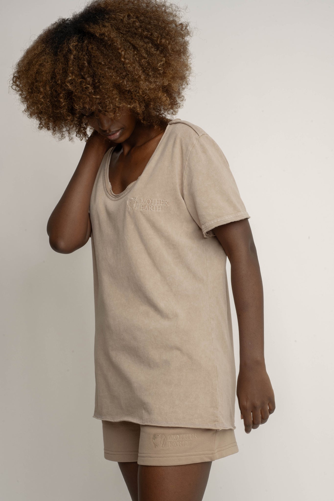 T-SHIRT Z EFEKTEM WASHED BEŻOWY - SEINE
