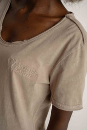 T-SHIRT Z EFEKTEM WASHED BEŻOWY - SEINE