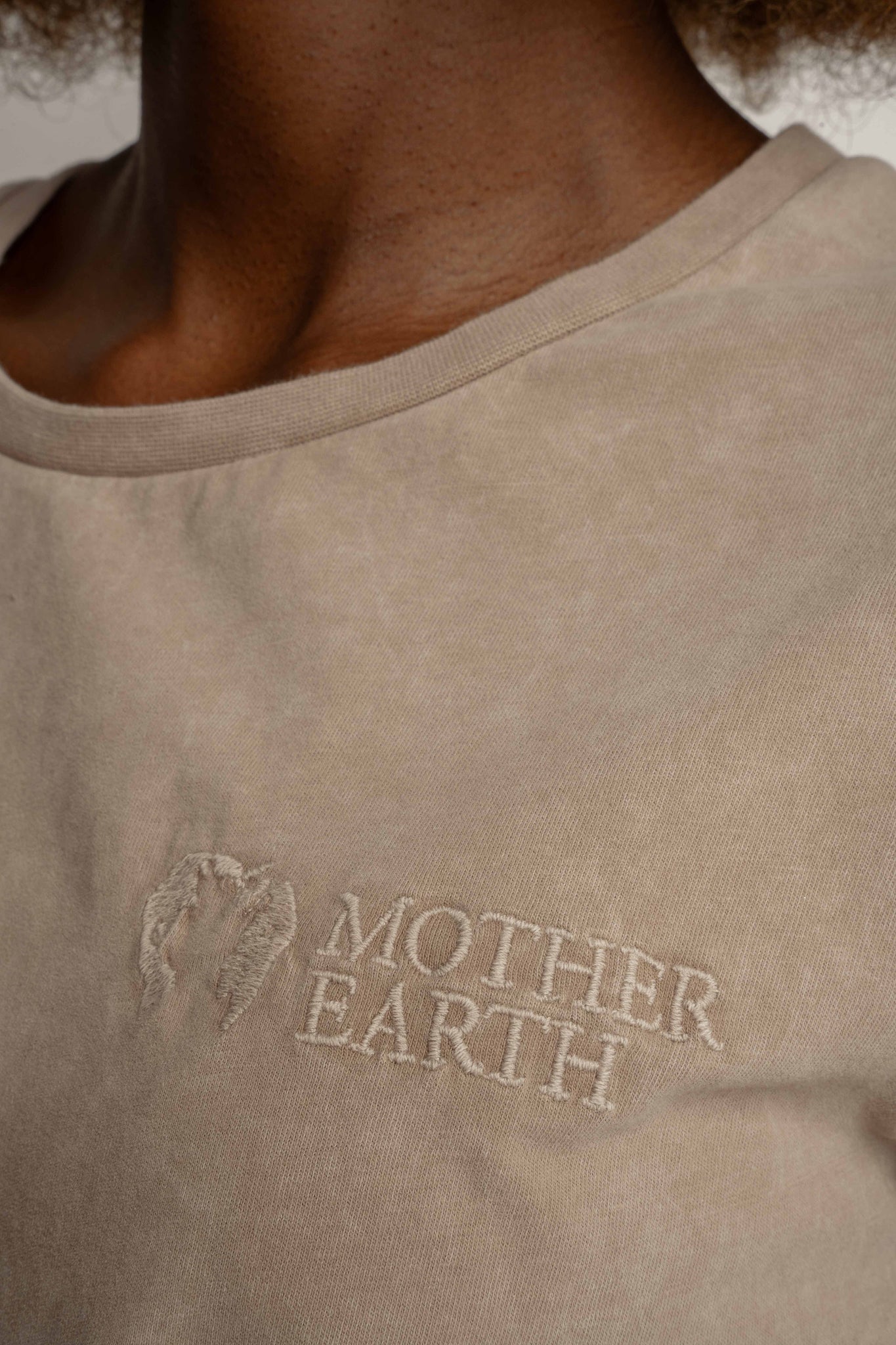 T-SHIRT Z EFEKTEM WASHED BEŻOWY - YUKON