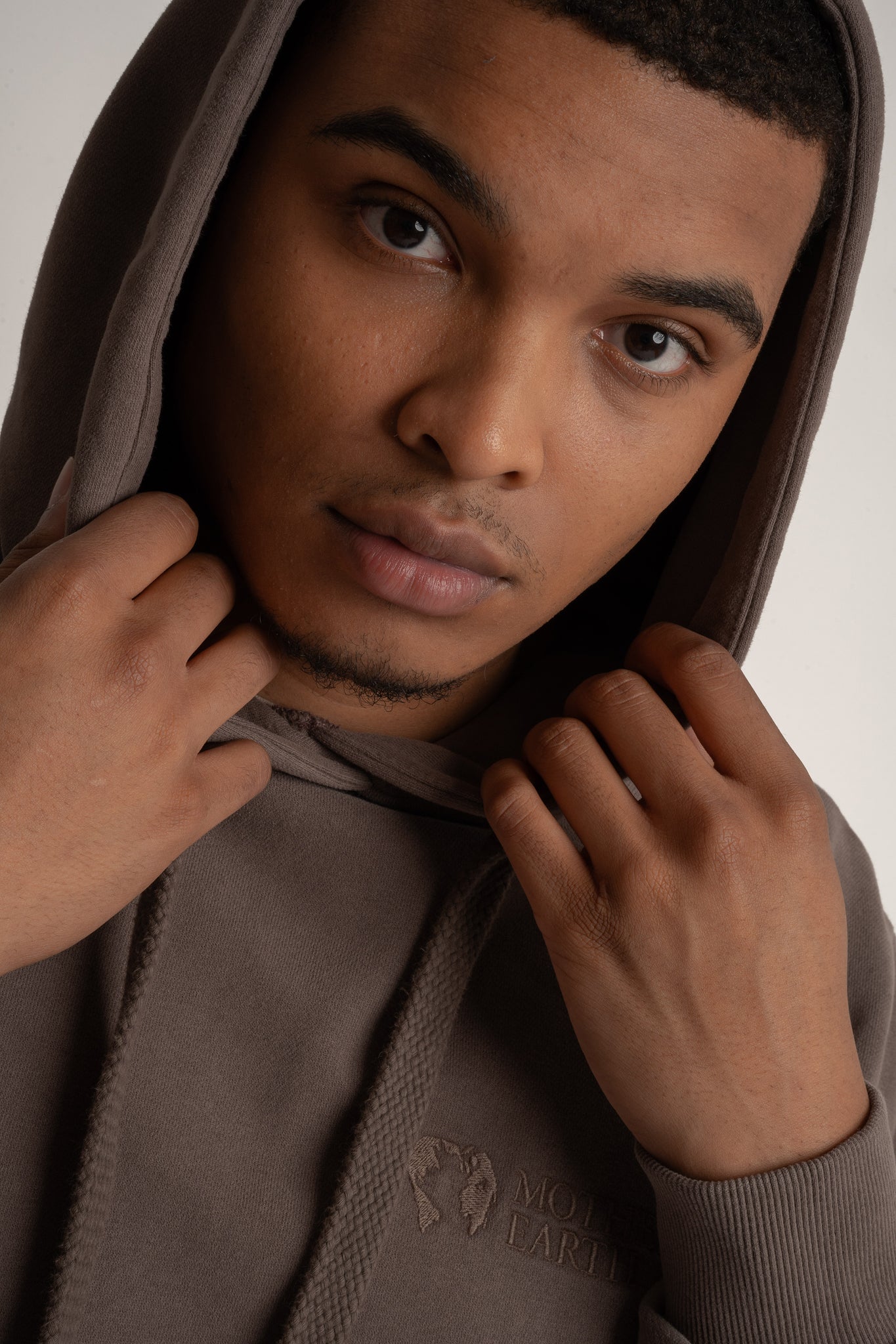MEN'S HOODIE WITH WASHED EFFECT BROWN - AARHUS