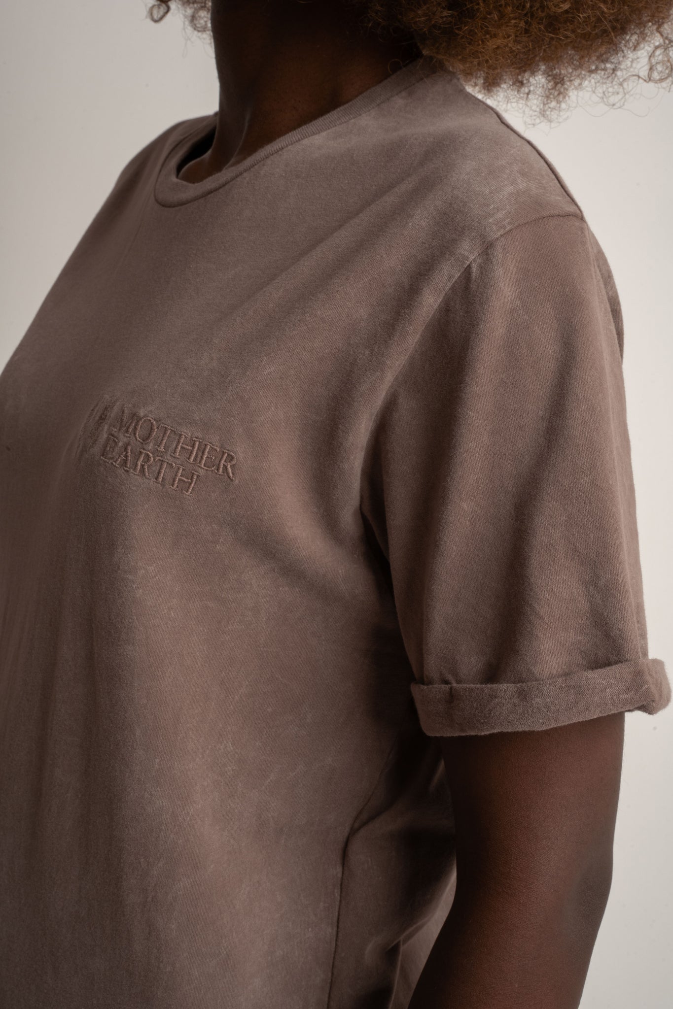 T-SHIRT Z EFEKTEM WASHED BRĄZOWY - MOJAVE