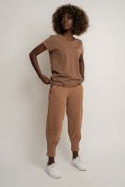 SPODNIE DRESOWE ZE ZWĘŻANYMI NOGAWKAMI BRĄZOWE - ANACAPA