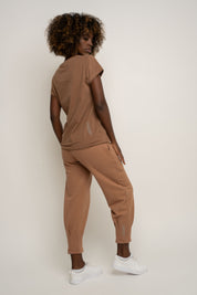 SPODNIE DRESOWE ZE ZWĘŻANYMI NOGAWKAMI BRĄZOWE - ANACAPA