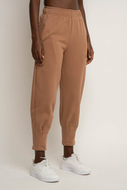 SPODNIE DRESOWE ZE ZWĘŻANYMI NOGAWKAMI BRĄZOWE - ANACAPA